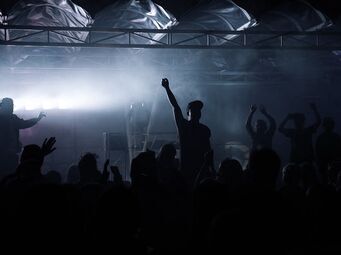 Event mit DJ Timo, professioneller DJ aus Hamburg, bei einer stimmungsvollen Veranstaltung
